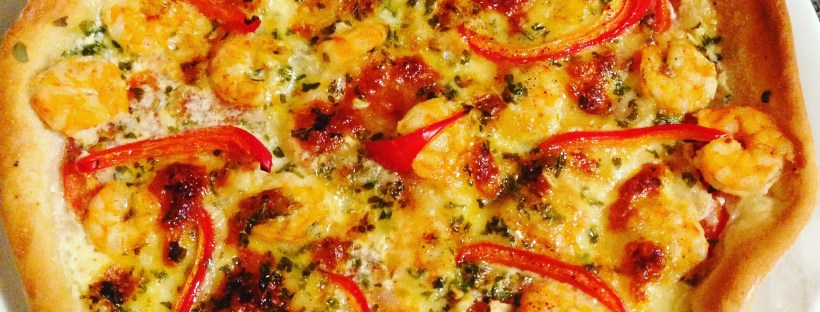 Pizza maison aux crevettes et persillade