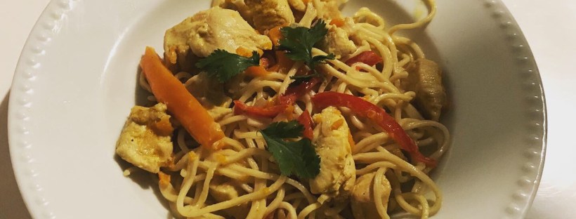 Noodles au poulet coco curry